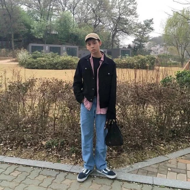 闻荣莉凤