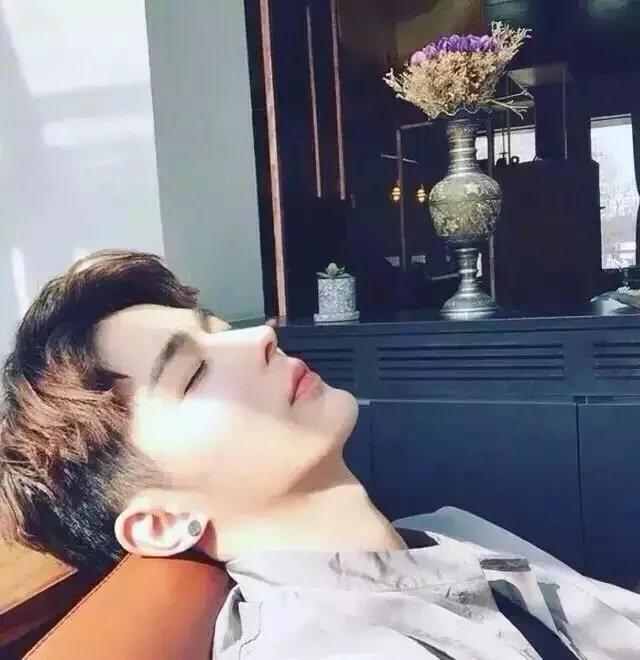 劳宁黛清